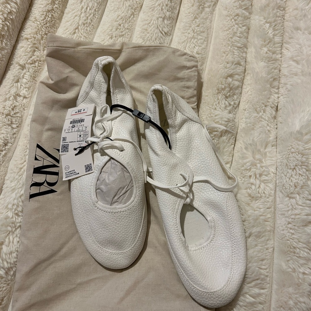 Zara White Textured Ballet Flats